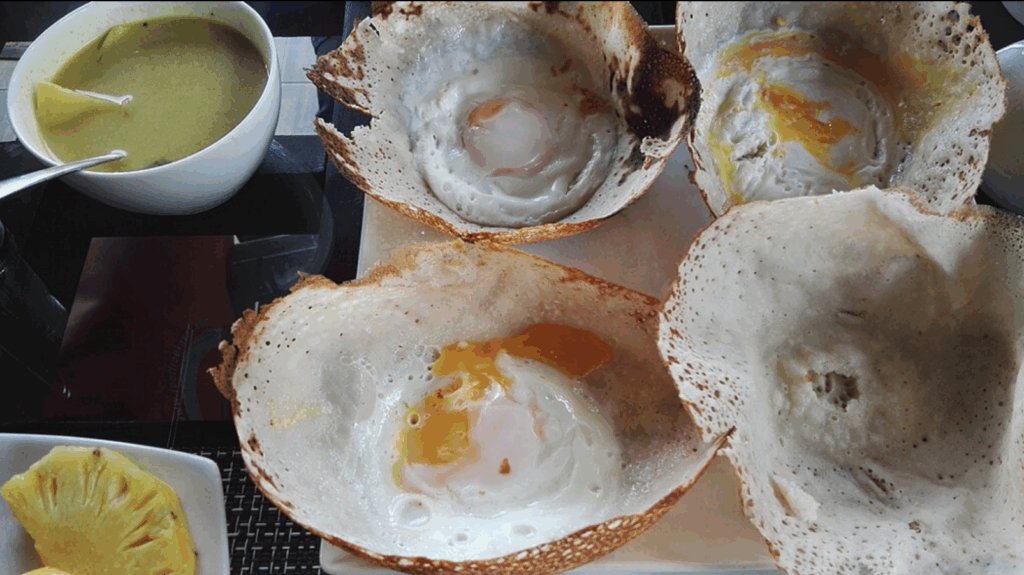 ▲スリランカの名物料理「エッグホッパー」