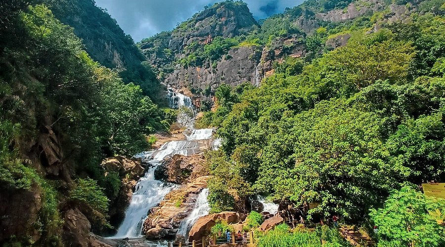 ラワナ滝(Ravana Falls)