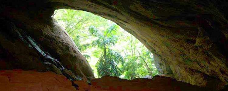 ラワナ洞窟(Ravana Cave)
